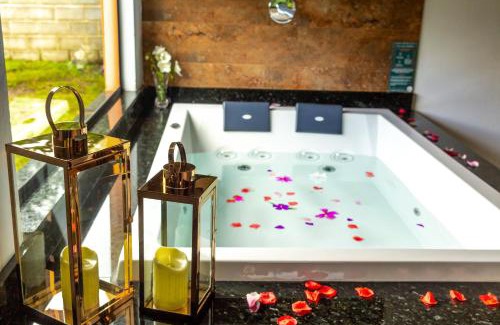 Costas House | Top-Rated Chalé Canto do Galo: Pet Friendly with Hot Tub