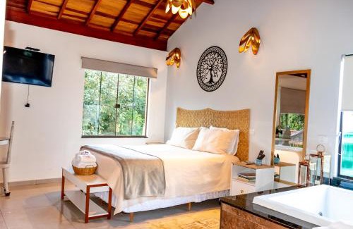 Costas House | Top-Rated Chalé Canto do Galo: Pet Friendly with Hot Tub