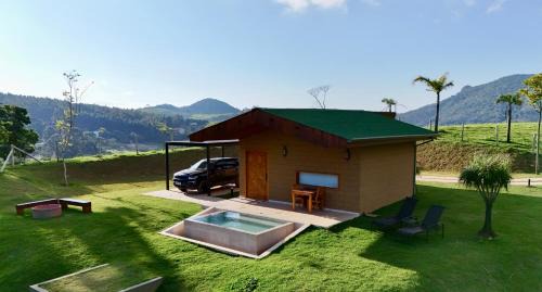 Joanopolis Ski Chalet | Serene Chalé with Infinity Pool and Scenic Lake Views