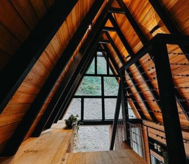 Vitor Meireles Ski Chalet | Serene Chalé com Cachoeira: Family-Friendly Retreat