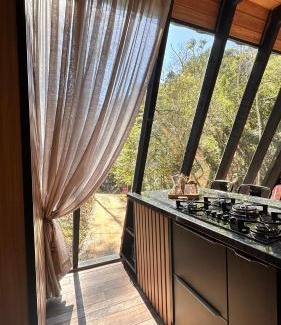 Vitor Meireles Ski Chalet | Serene Chalé com Cachoeira: Family-Friendly Retreat