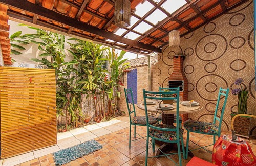 Centro Comercial Ski Chalet | Pet-Friendly Chalé with BBQ Near Perequê Beach