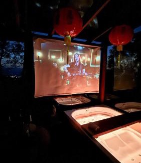 Tres Coroas Apartment | Relaxing Chalé with Hot Tub Near the Buddhist Temple
