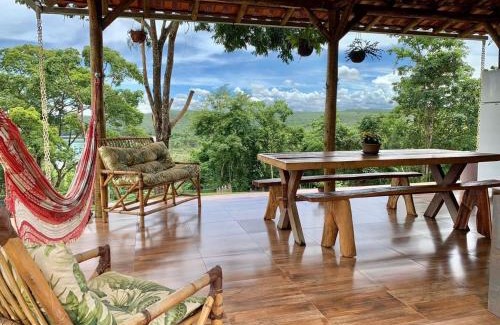 Alexania House | Relaxing Chalé with Hot Tub and Lake Views - Rated 9.5/10