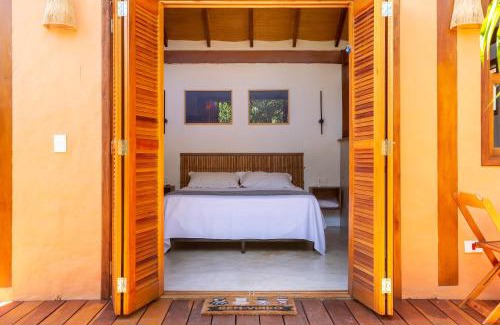 Feiticeira House | Beautiful Chalé with Private Garden Near the Beach