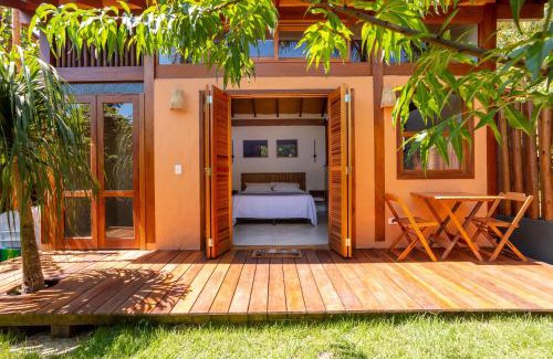 Feiticeira House | Beautiful Chalé with Private Garden Near the Beach