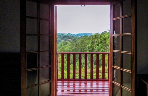 Vila Everest Ski Chalet | Cozy Chalé with Fireplace & Wi-Fi in Campos do Jordão