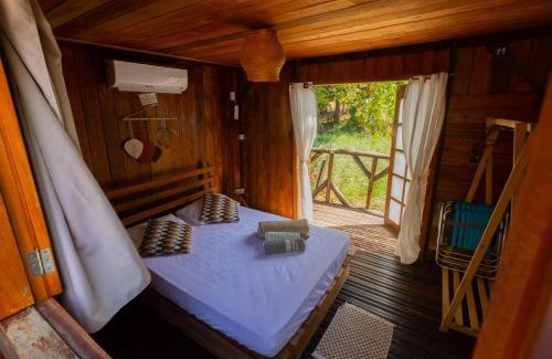 Belem Ski Chalet | Cozy Chalé da Árvore with Ocean Views and Pet-Friendly Perks