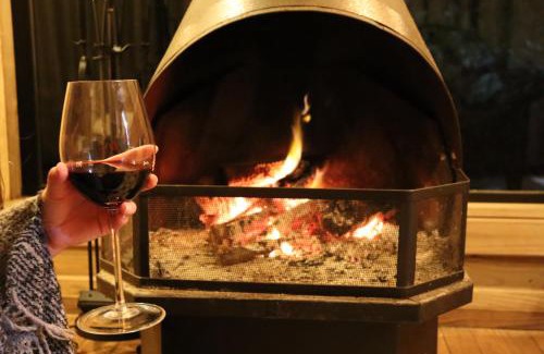 Timbe do Sul Ski Chalet | Chalé da Árvore: Relax in a Mountain Retreat with Hot Tub