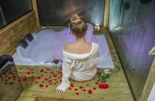 Timbe do Sul Ski Chalet | Chalé da Árvore: Relax in a Mountain Retreat with Hot Tub