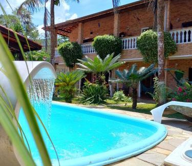 Pereque-Mirim Cabin | Chalé da Ju: Family-Friendly Retreat with Pool & Kitchen