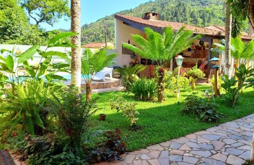 Pereque-Mirim Cabin | Chalé da Ju: Family-Friendly Retreat with Pool & Kitchen
