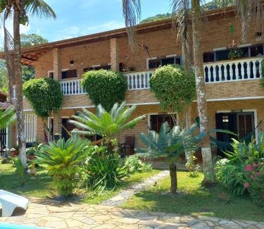Pereque-Mirim Cabin | Chalé da Ju: Family-Friendly Retreat with Pool & Kitchen