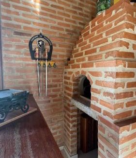 Queluz Other | Discover Chalé da Montanha: Family-Friendly Getaway