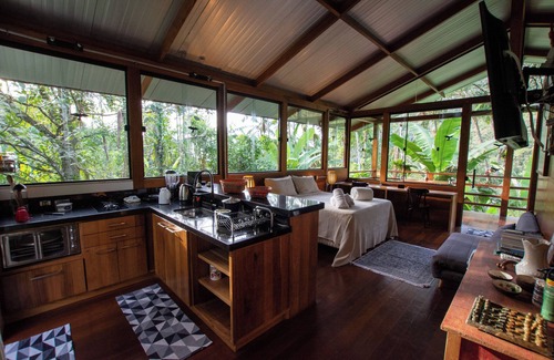 Paraty Ski Chalet | Chalé da Montanha: Breathtaking Views & Pet-Friendly Retreat