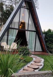 Planalto Ski Chalet | Pet-Friendly Chalé das Laranjeiras with Hot Tub & 10/10 Rating