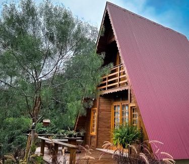 Vargem Alta Ski Chalet | Oceanfront Chalé de Madeira: Family-Friendly Retreat in Vargem Alta