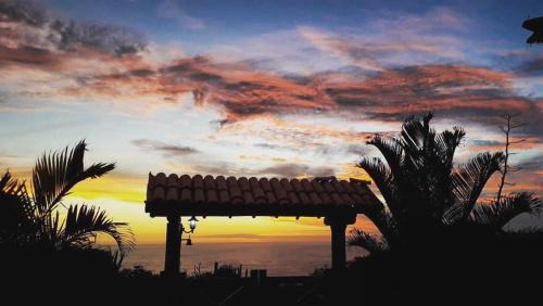 Arraial do Cabo Cabin | Pet-Friendly Chalé de Pedras with Ocean Views at Pontal