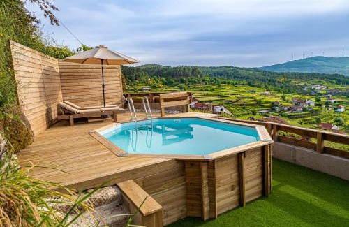 Moncao Ski Chalet | Inviting Chalé dos Penedos - Oceanfront Getaway in Monção