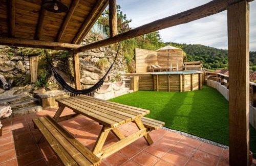 Moncao Ski Chalet | Inviting Chalé dos Penedos - Oceanfront Getaway in Monção