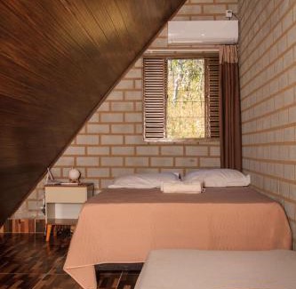 Sao Jorge Ski Chalet | Elegant Retreat with Hot Tub in Alto Paraiso, GO