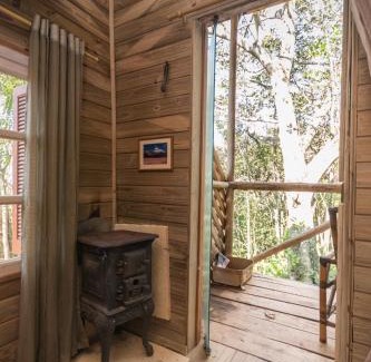 Praia Grande Cabin | Pet-Friendly Chalé Envidraçado with Hot Tub in Itaimbezinho