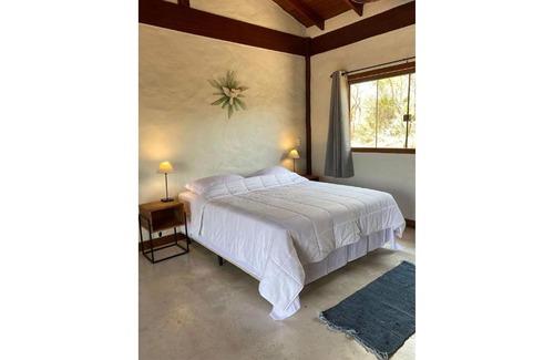Alto Paraiso de Goias House | Pet-Friendly Chalé Esmeralda with Family Amenities