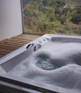 Lages Ski Chalet | Pet-Friendly Chalé Estância Ouro Verde with Pool & Breakfast