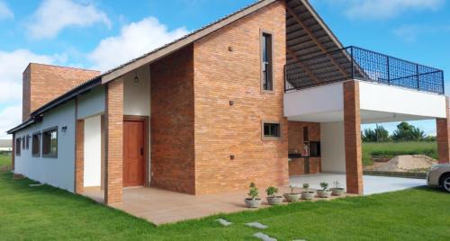 Bananeiras House | Charming Chalé Estação dos Sonhos: 10/10 Pet-Friendly Retreat