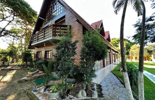 Foz do Iguacu Ski Chalet | Ideal Chalé for Groups & Families with Pool and Pet-Friendly