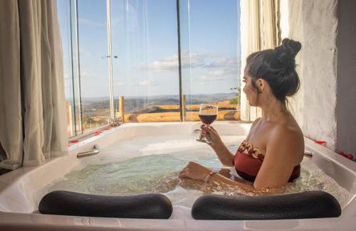 Serra de Sao Bento Ski Chalet | Romantic Chalé Formoso with Hot Tub & Breakfast Included
