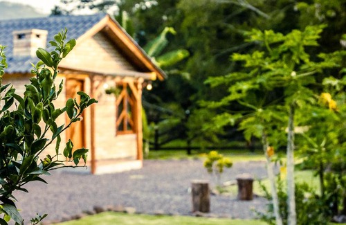 Praia Grande Cabin | Unforgettable Stay at Chalé Girassol with Hot Tub & Pets