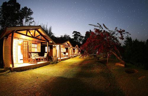 Juquitiba House | Chalé Heliconia: Family-Friendly Retreat with Pool & Hot Tub