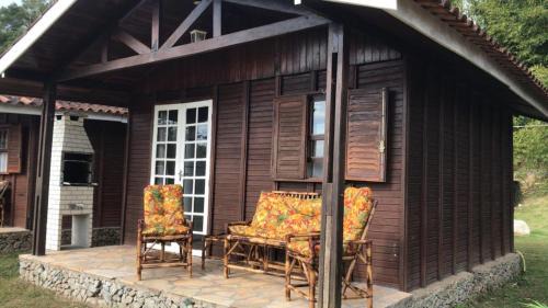 Juquitiba House | Relax at Chalé Ipê Amarelo with Oceanfront Amenities