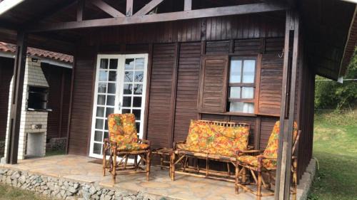 Juquitiba House | Relax at Chalé Ipê Amarelo with Oceanfront Amenities