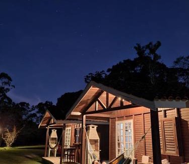 Juquitiba House | Relax at Chalé Ipê Amarelo with Oceanfront Amenities