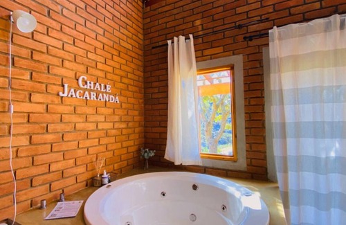 Sapucai-Mirim Ski Chalet | Chalé Jacarandá: Relax with Hot Tub & Nature Retreat