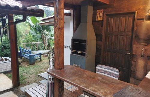 Visconde de Maua Cabin | Discover Chalé Mauá: Artful Retreat with Pool & Hot Tub