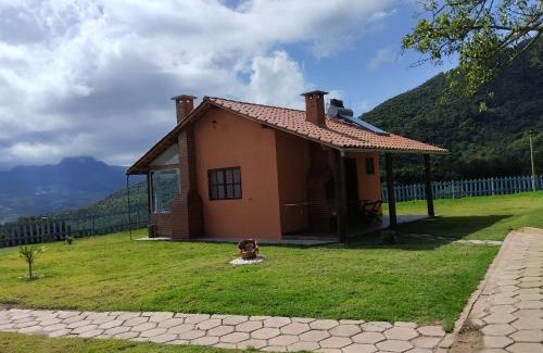 Aiuruoca Other | Pet-Friendly Chalé Mirante Da Guapiara with Hot Tub