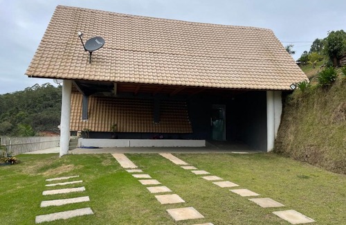 Vitor Hugo Ski Chalet | Pet-Friendly Chalé Neves: Rated 10/10 with Hot Tub Access