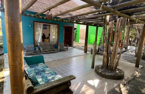 Corumbau Ski Chalet | Pet Friendly Chalé Paraíso Corumbau with Oceanfront Views