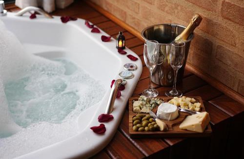 Sao Bento do Sapucai Cabin | Relaxing Retreat at Recanto da Pedra - Chalé Petra