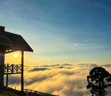 Sapucai-Mirim Cabin | Pet-Friendly Chalé Pico da Mantiqueira with Hot Tub & Breakfast
