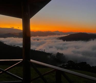 Sapucai-Mirim Cabin | Pet-Friendly Chalé Pico da Mantiqueira with Hot Tub & Breakfast