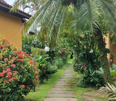 Boicucanga Beach Ski Chalet | Pet-Friendly Chalé Pousada da Aldeia with Ocean View Pool