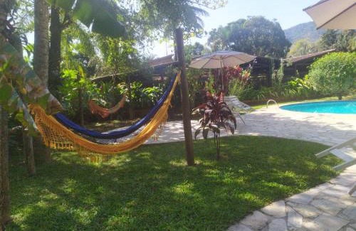 Boicucanga Beach Ski Chalet | Pet-Friendly Chalé Pousada da Aldeia with Ocean View Pool