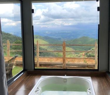 Rio Preto Ski Chalet | Pet-Friendly Chalé Privilégio: Spa & Hot Tub Retreat