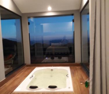 Rio Preto Ski Chalet | Pet-Friendly Chalé Privilégio: Spa & Hot Tub Retreat