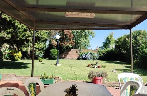 Punta Mogotes House | Cozy Chalé with Quincho and Park for Family Getaways