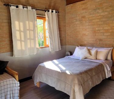 Sao Bento do Sapucai Cabin | Modern Rustic Chalé in Cantagalo: Pet and Child Friendly